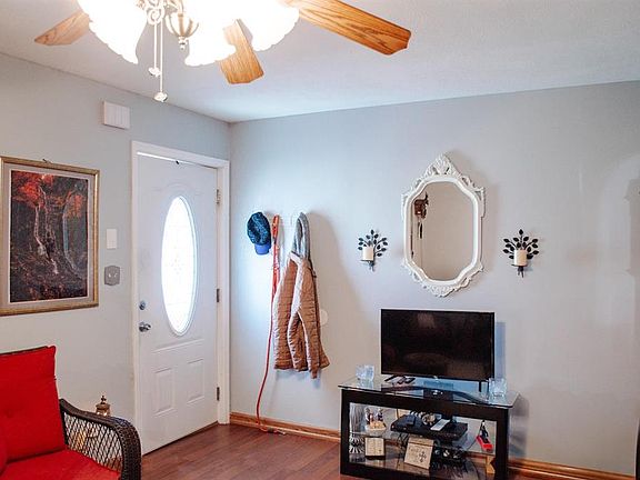 3rd image of 4915 Graham Ln
