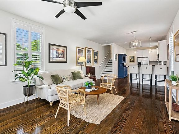 2nd image of 2416 Amelia St