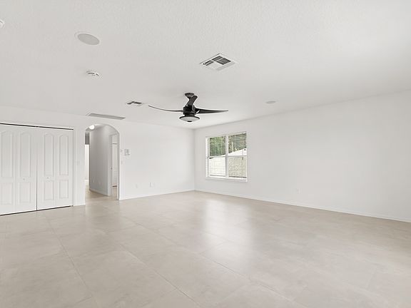 5th image of 316 Clydesdale Cir