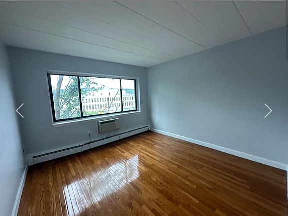 3rd image of 116 Irvington Ave APT 3G