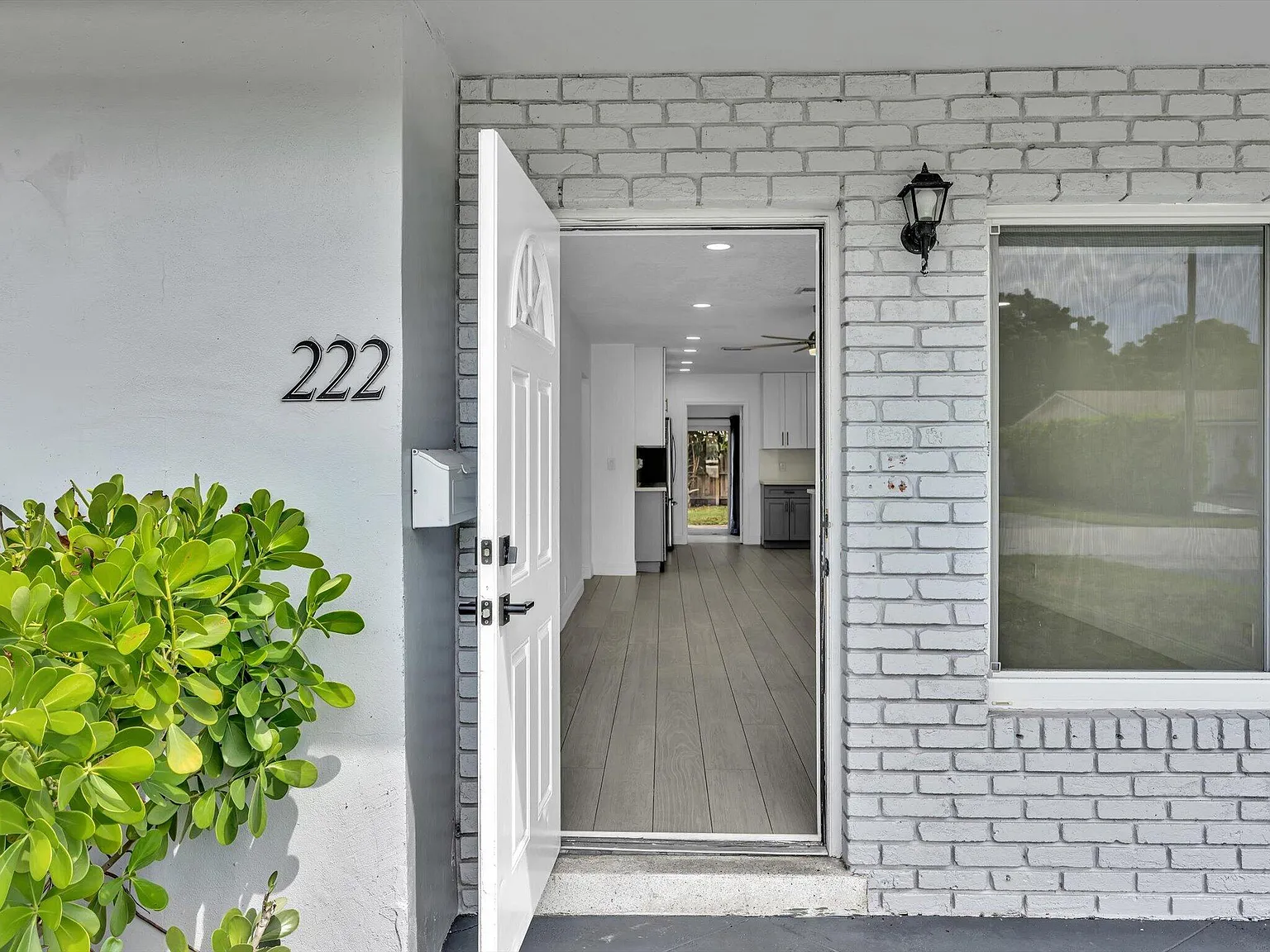 3 bed, 2.0 bath, 1302 sqft, $3,000 — Photo 4