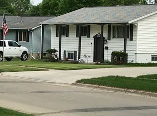 2325 William Ct NW, Cedar Rapids, IA 52405