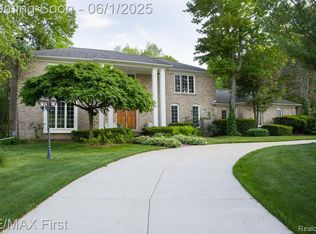 2983 Woodcreek Way, Bloomfield Hills, MI 48304