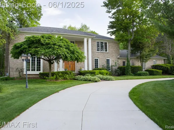 2983 Woodcreek Way, Bloomfield Hills, MI 48304