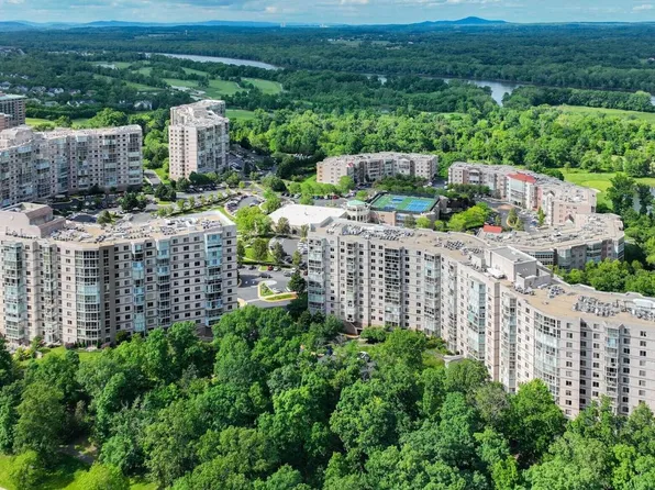 19385 Cypress Ridge Ter Unit 914, Lansdowne, VA 20176