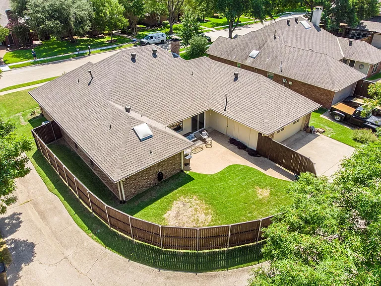 3305 Eisenhower Ln — Photo 25