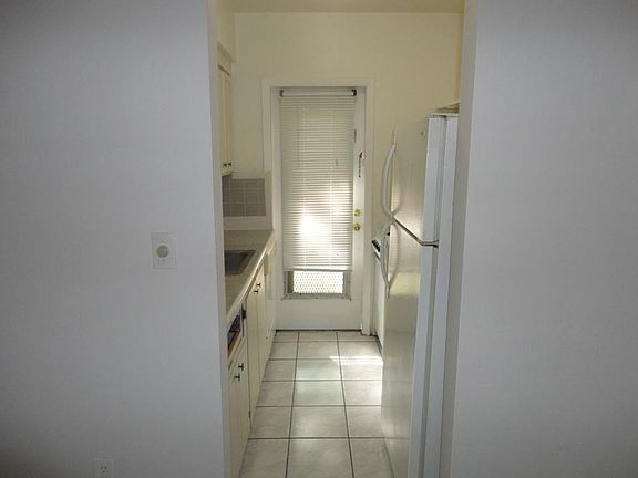 5th image of 233 Phoenetia Ave APT 1