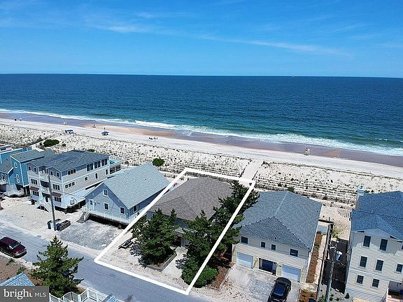 2nd image of 704 S Ocean Dr