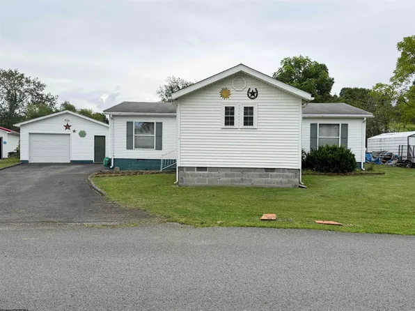 42 Gate Ln, Elkins, WV 26241