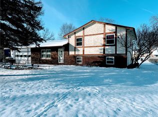 11 W Canon Dr, Rochester, NY 14624