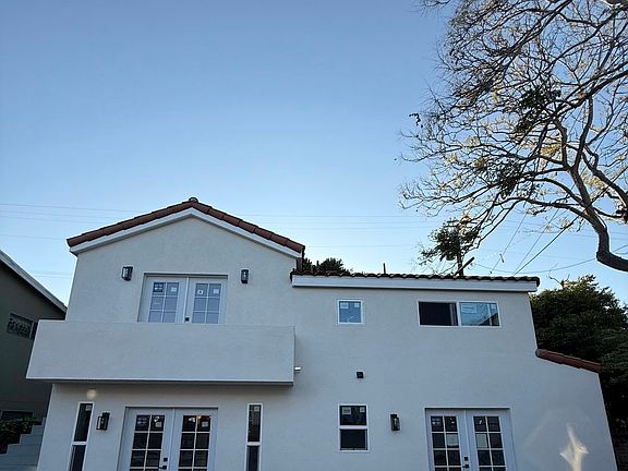 3rd image of 2533 Eucalyptus Ave Unit A