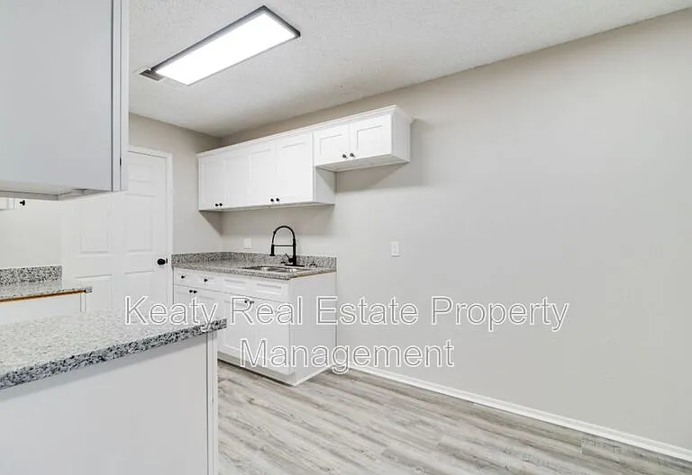 107 Meudon St #D — Photo 7