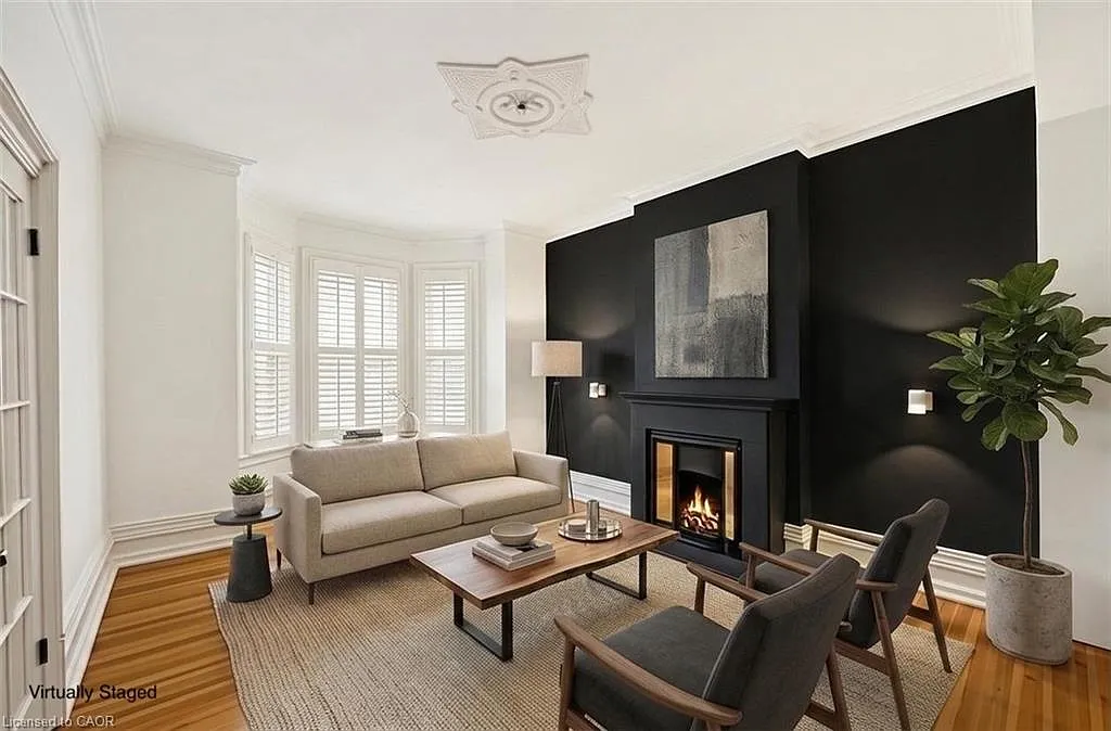 306 John St N photo 1