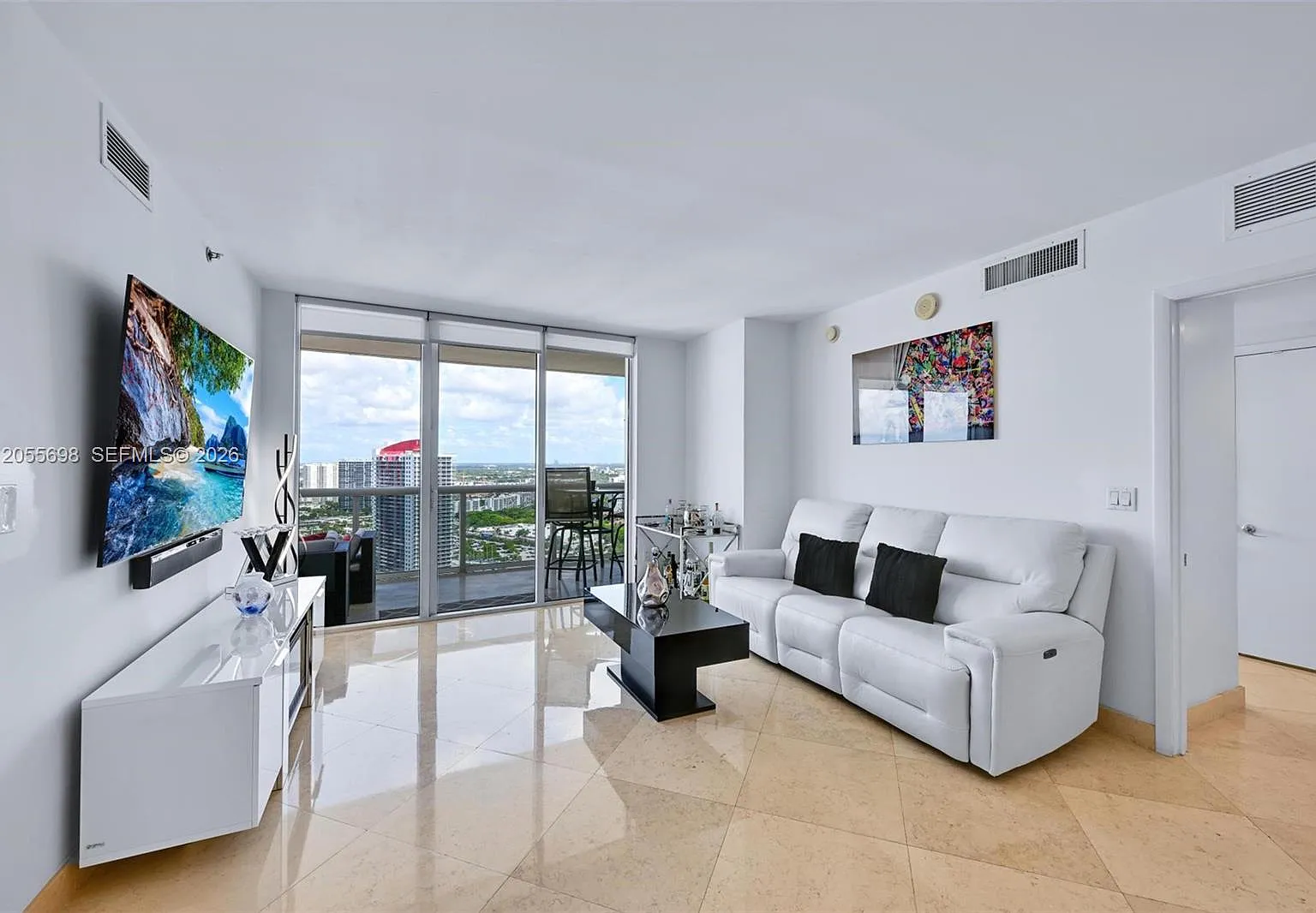 Beach Club Condo — Photo 3
