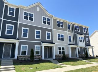 318 Leland Crest Dr, Apex, NC 27539