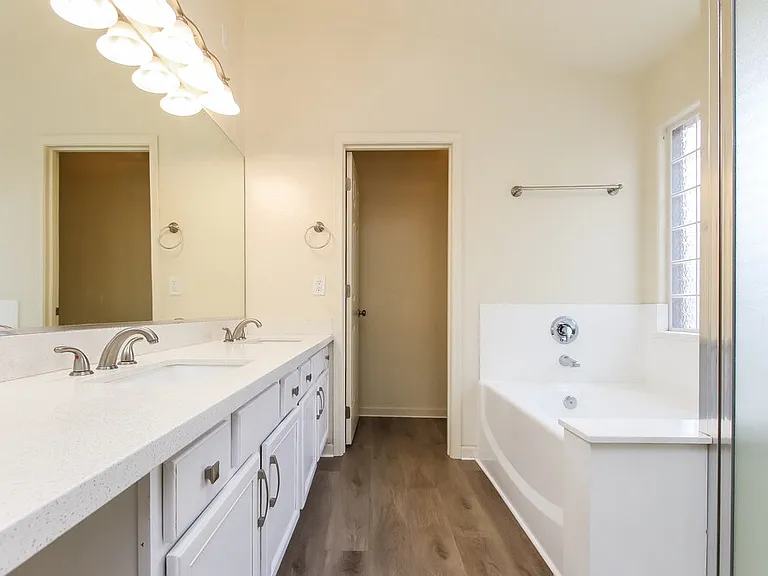 1652 N Serina — Photo 10