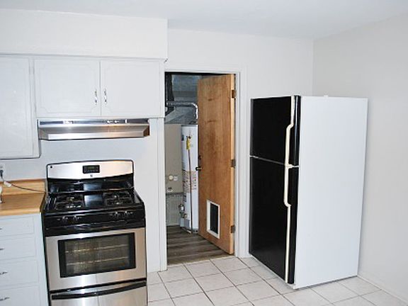 5th image of 806 W Oak St