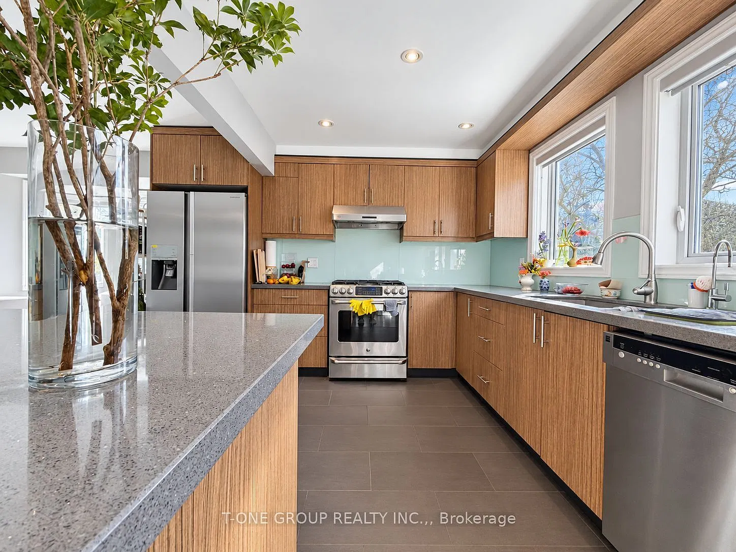 4 bed, $1,500 — Photo 4