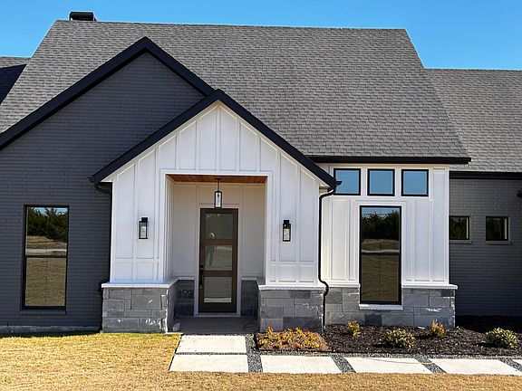 4th image of 3060 Glen Oaks Dr
