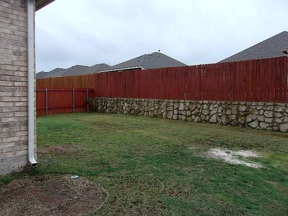4th image of 413 Winchester Dr