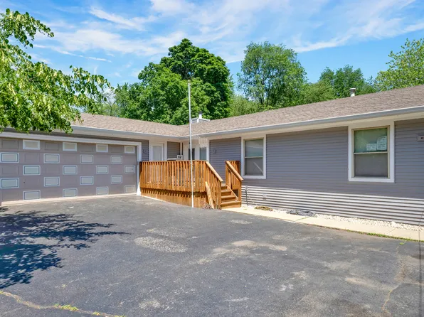 25 Lippincott Rd, Fox Lake, IL 60020