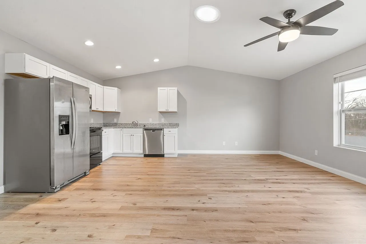 1 bed, 950 sqft, $995 — Photo 4