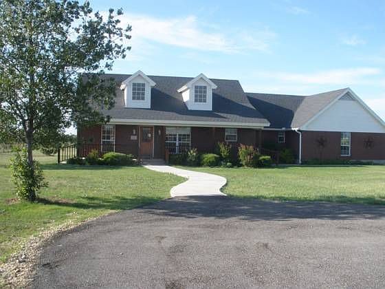 1st image of 174 Parker Dr