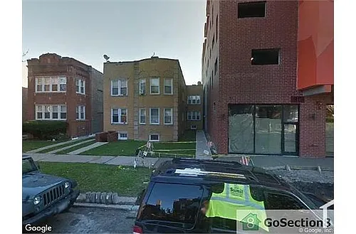 6427 N Rockwell St #1-W Photo 1