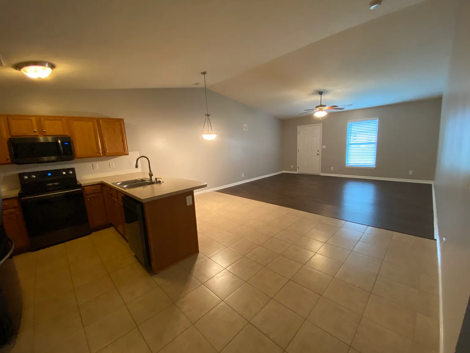 3 bed, 1250 sqft, $1,650 — Photo 2