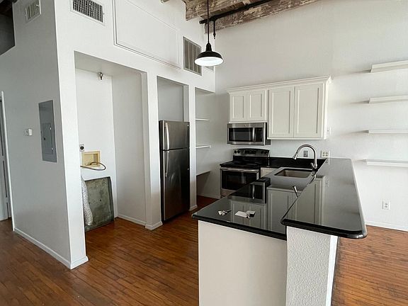 3rd image of 101 S Walton St Suite 207