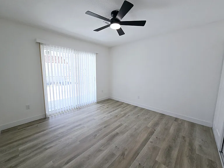 1083 E Calvada Blvd #B — Photo 13