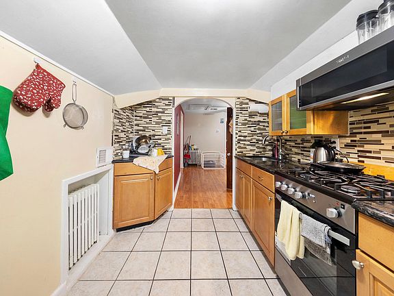 2nd image of 721 Golden Ave Floor 2