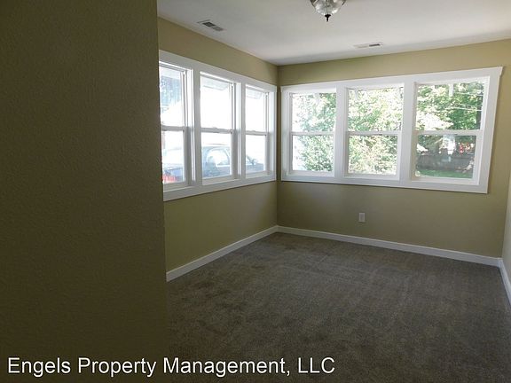 5th image of 512 W Benton Ave
