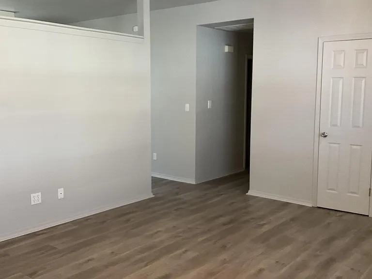 2213 E Post Oak Dr — Photo 5