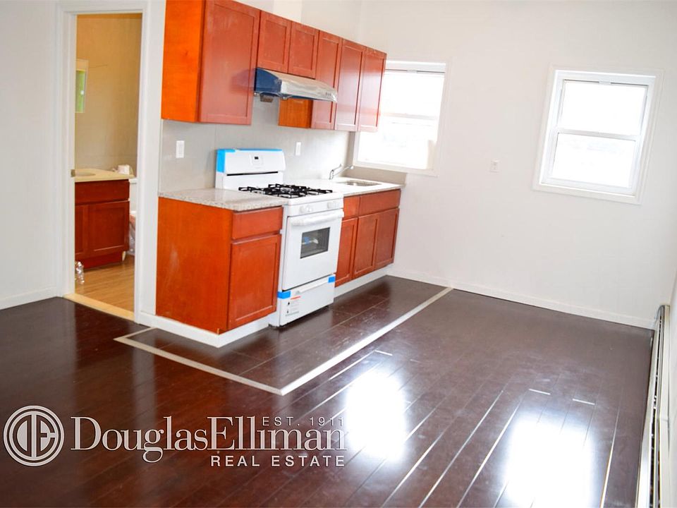 1st image of 952 3rd Ave #3