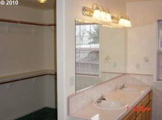 1142 W Harris Hills Dr, Roseburg, OR 97471