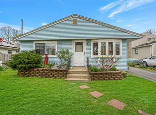 149 N Evergreen Dr, Selden, NY 11784