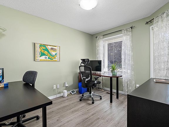 4th image of 40 Carriere Cres