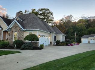 8540 River View Dr, Garrettsville, OH 44231