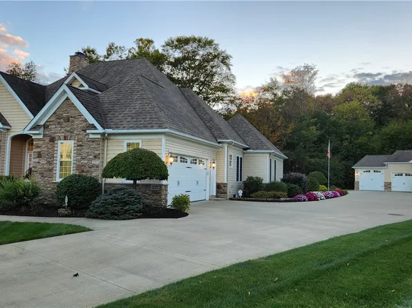 8540 River View Dr, Garrettsville, OH 44231