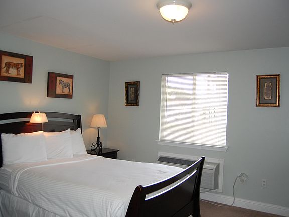3rd image of 1664 Beach Blvd