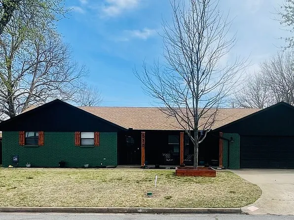 530 Sunset Dr, Watonga, OK 73772