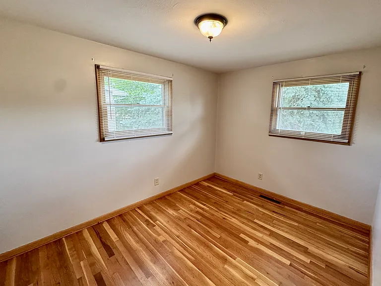 3929 Lakeview Dr — Photo 11