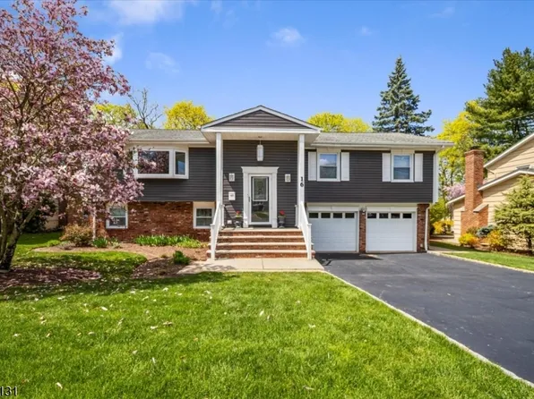 16 Condit Ct, Roseland Boro, NJ 07068
