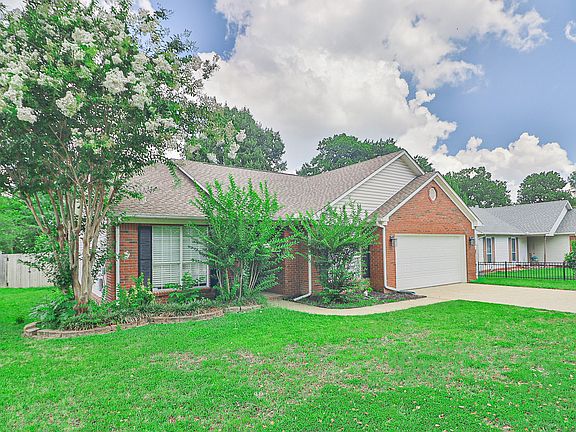 2nd image of 1914 Sandbrook Dr