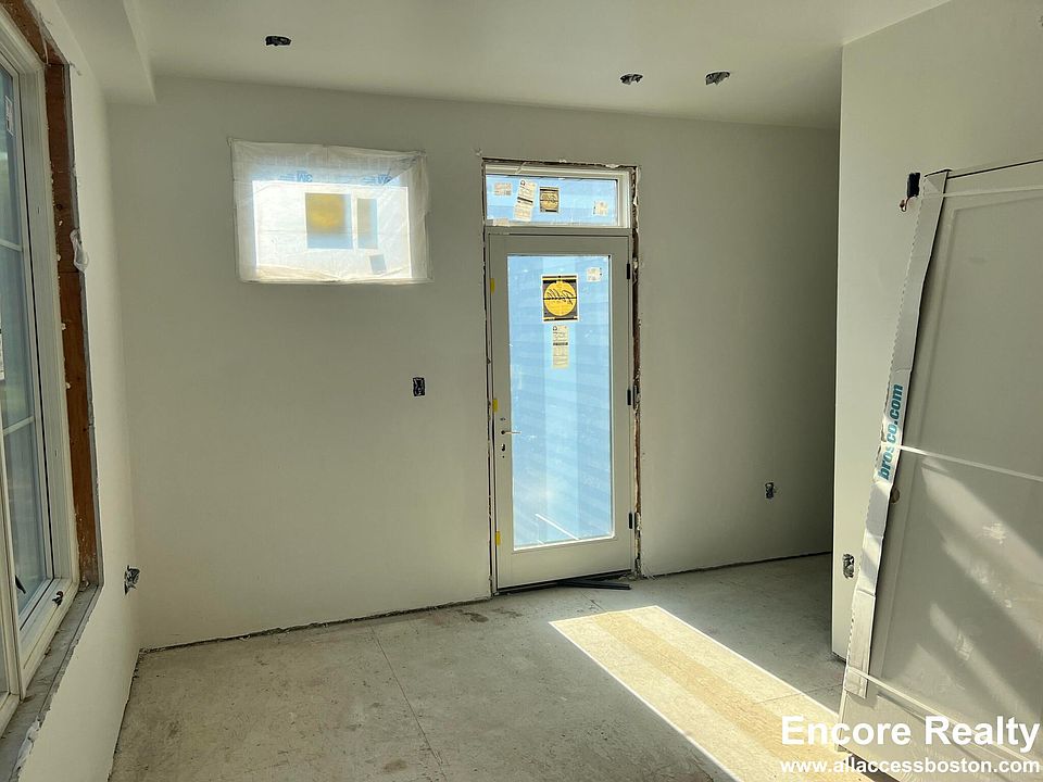 2nd image of 106 Warren St #2D