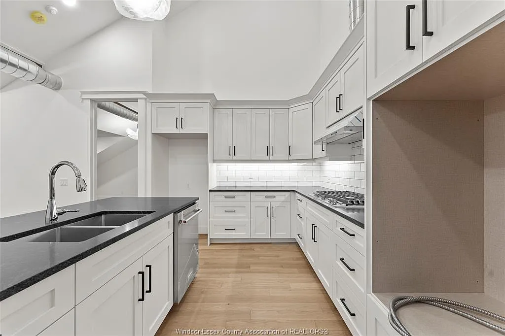 2 bed, 2.0 bath, 1755 sqft, $3,800 — Photo 4