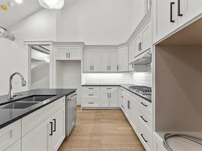 247 Brock St #403 — Photo 4