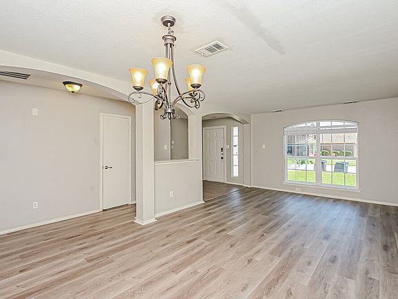 5th image of 305 Windy Hill Ln