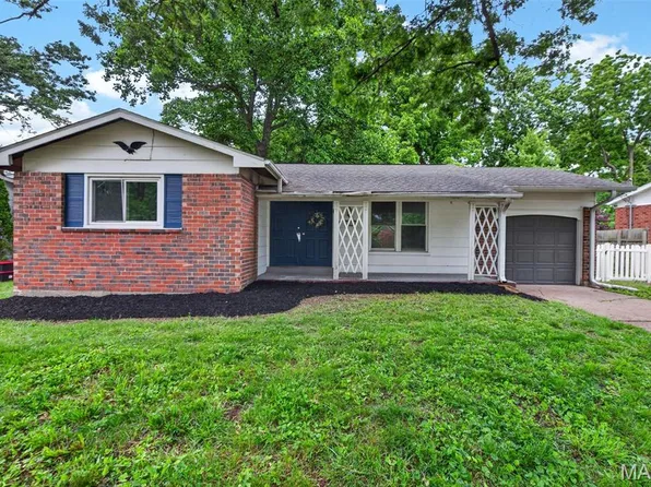 2195 Somerset Dr, Florissant, MO 63033